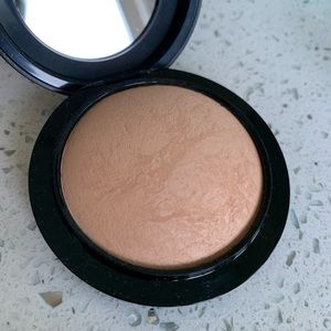 Mac Mineralize Skin Finish in Medium Golden